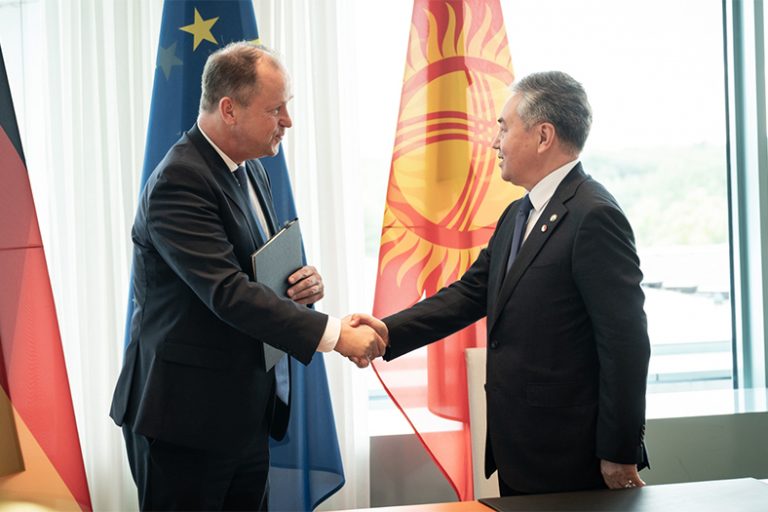 Absichtserklaerung_q_Bundesregierung-Sandra-Steins-Jesco-Denzel