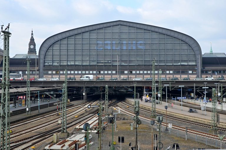 Hamburg Hauptbahnhof_q_Sabine Kroschel, pixabay.com
